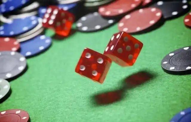 kaskustot mobile app on Android and iOS devices showing live casino and sports betting markets